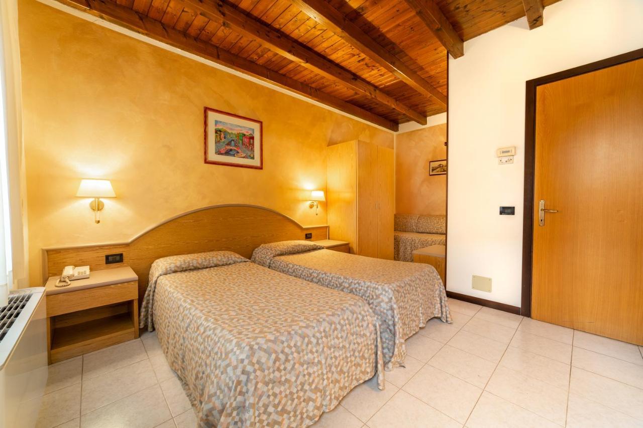 Albergo Ristorante Leon d'Oro Este Exterior foto